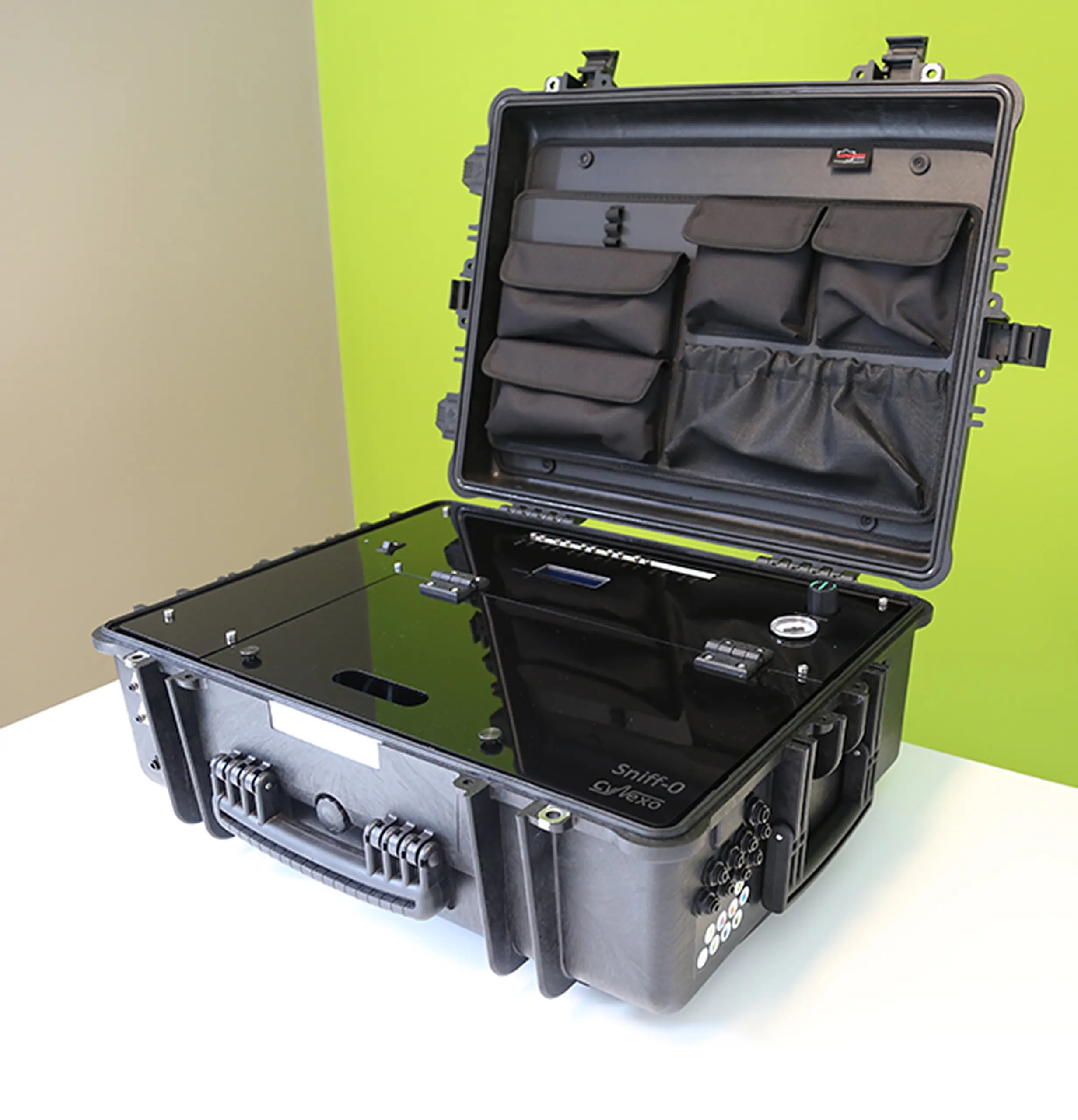 Sniff-0 multi-channel olfactometer in its rugged wheeled case